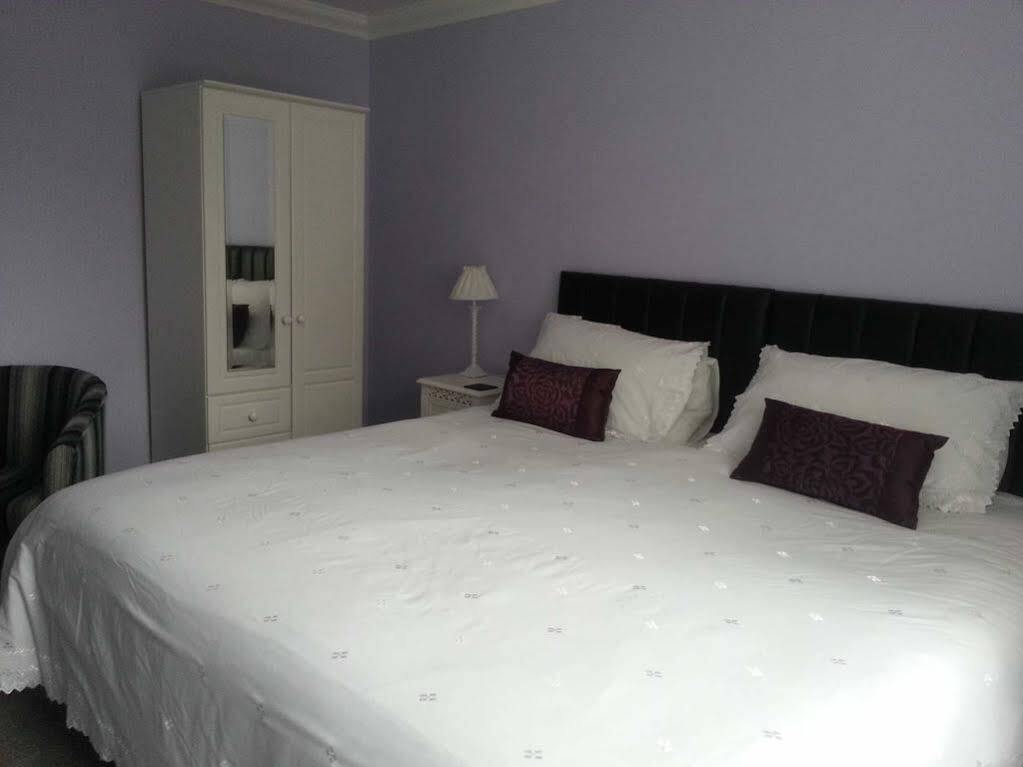 Acer Lodge Bed & Breakfast 펀드포드 외부 사진